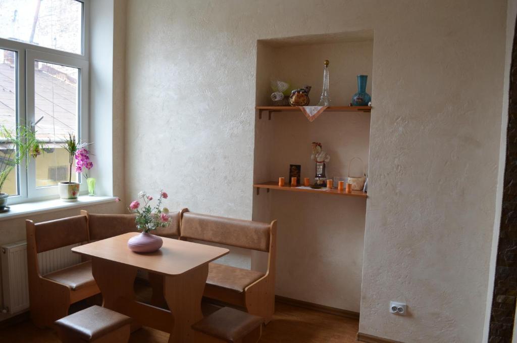 Lviv's Prospekt Shevchenka Apartments Rum bild